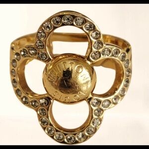 LOUIS VUITTON RING GOLD TONE / CRYSTAL MONOGRAM FLOWER RING SIZE SMALL OR 3-3.5